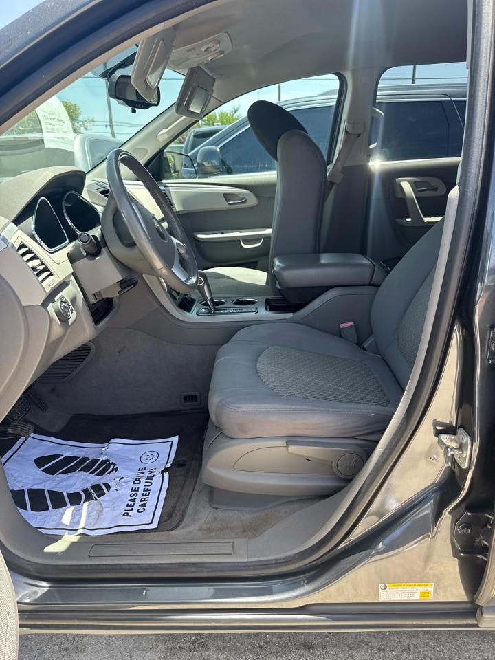 Chevrolet Traverse LS FWD w/PDC 2012