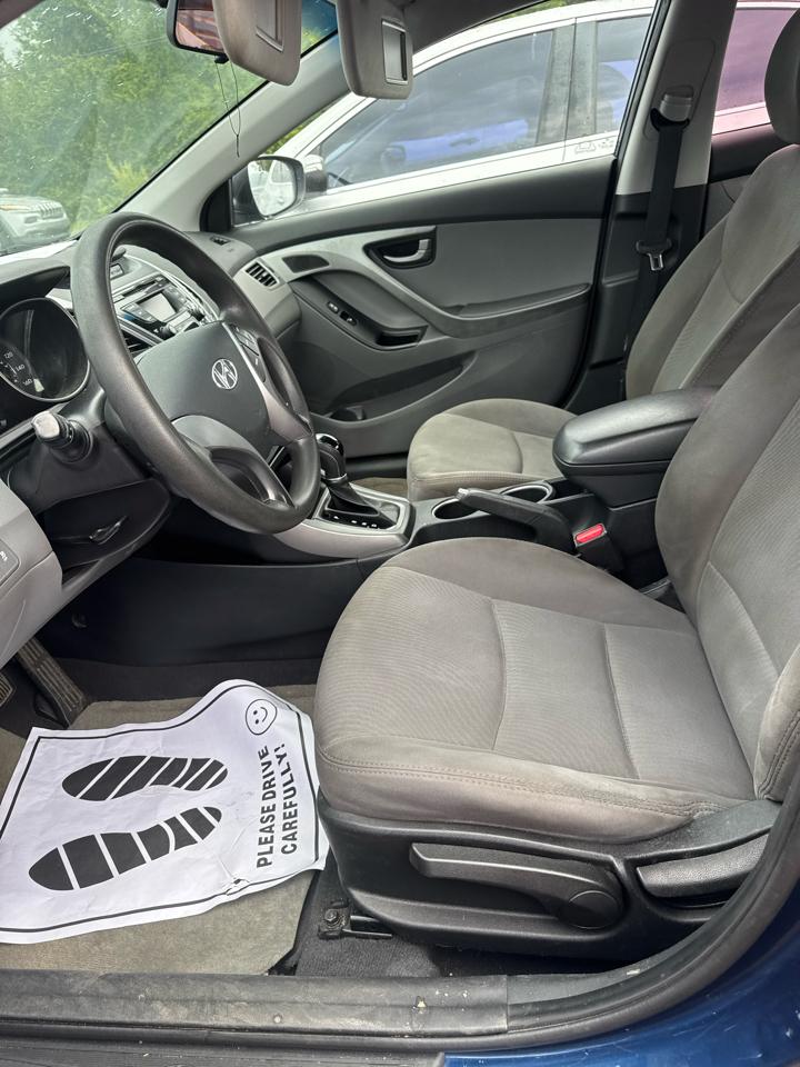 Hyundai Elantra SE 6AT 2016