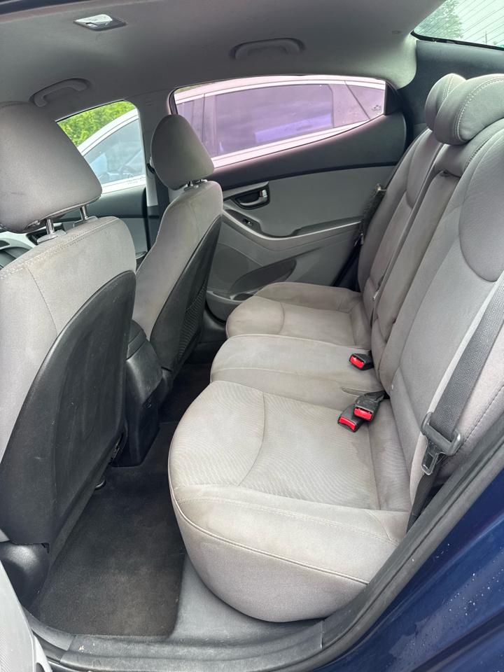 Hyundai Elantra SE 6AT 2016