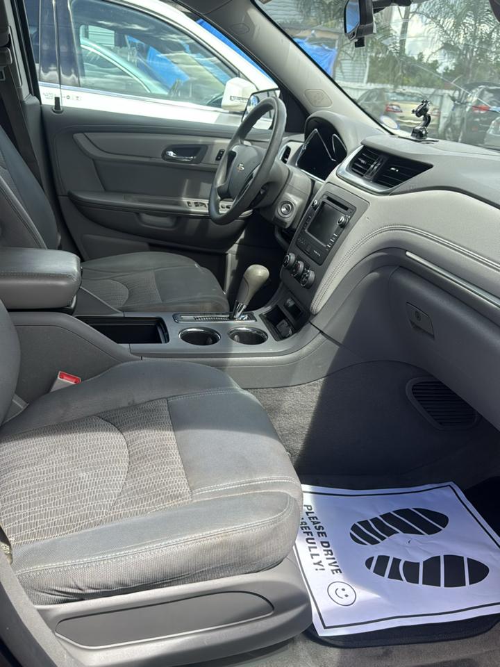 Chevrolet Traverse LS FWD w/PDC 2017