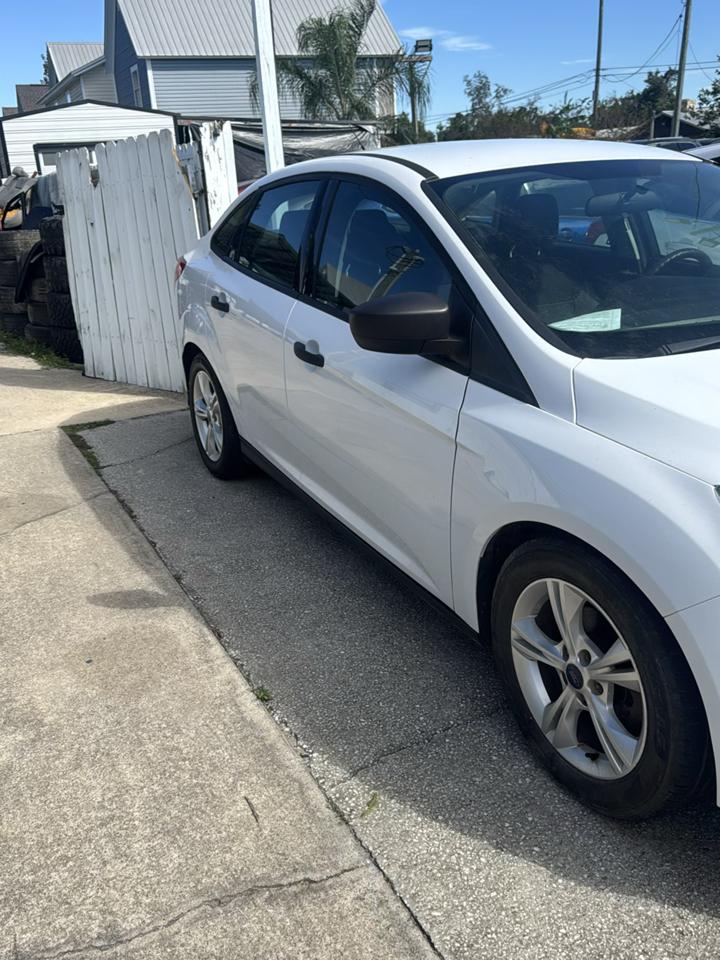Ford Focus S Sedan 2014