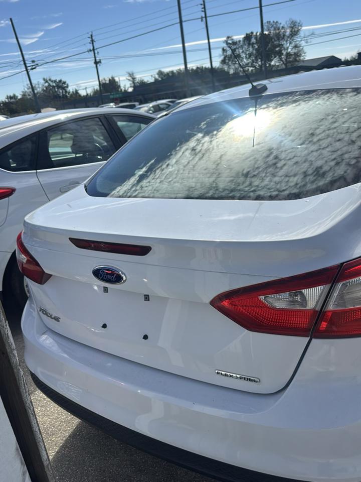 Ford Focus S Sedan 2014