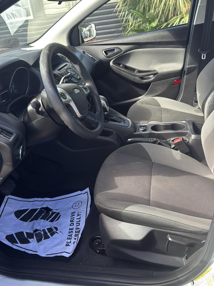 Ford Focus S Sedan 2014