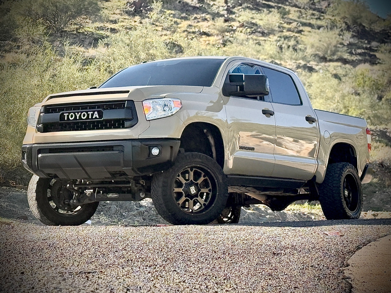 2017 Toyota Tundra 4WD SR5 CrewMax 5.5' Bed 5.7L (Natl)