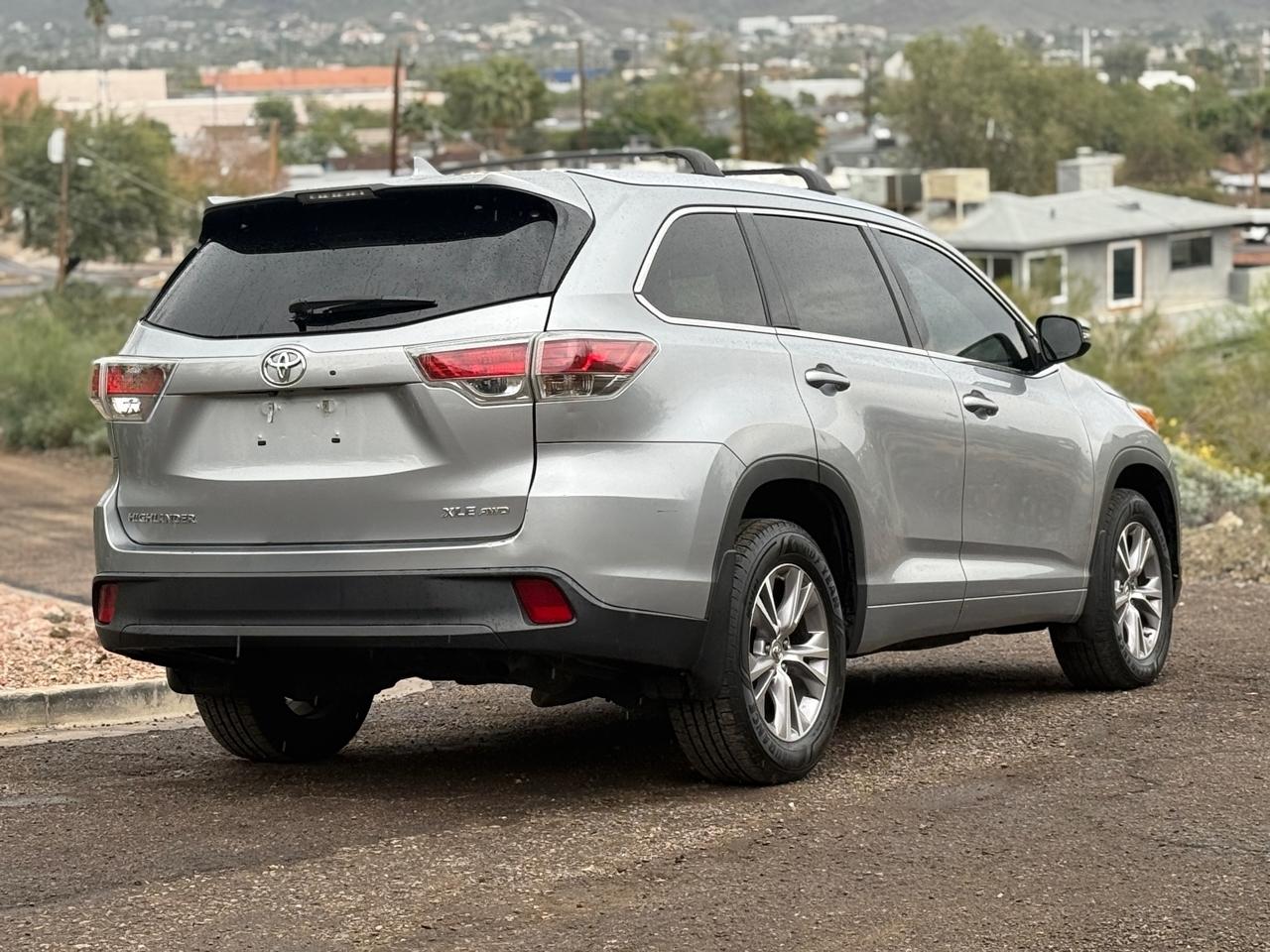 Toyota Highlander AWD 4dr V6 XLE (Natl) 2015