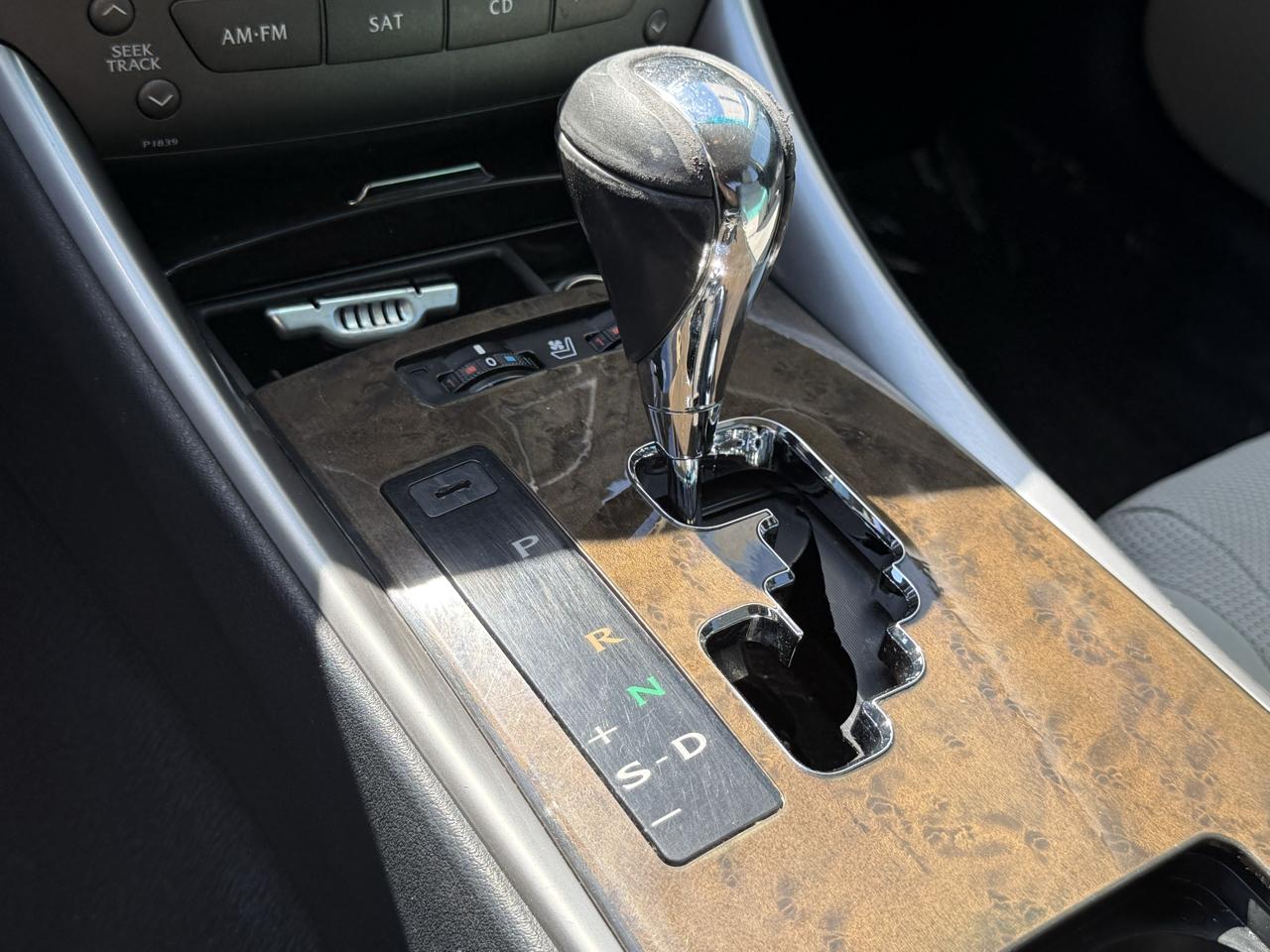 Lexus IS 250 4dr Sport Sdn Auto RWD 2012
