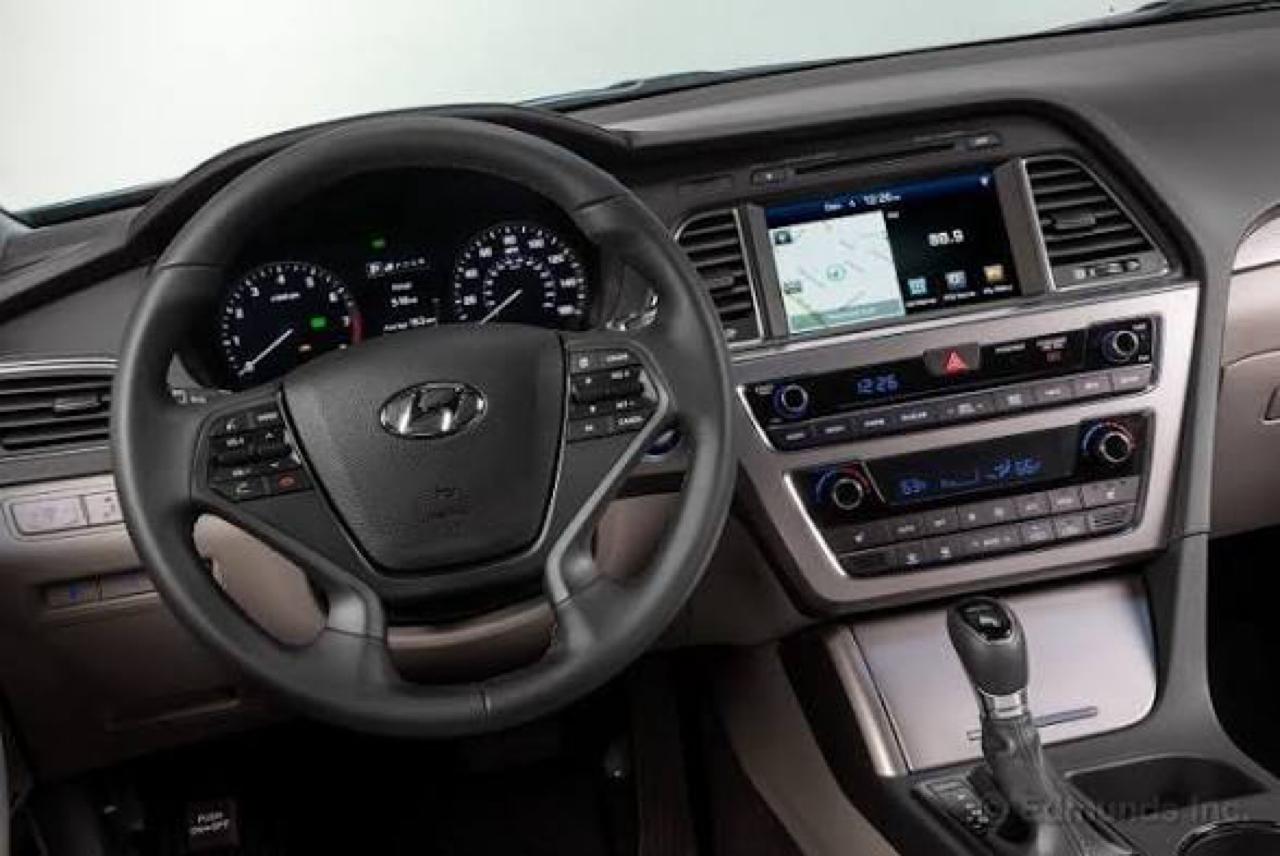 Hyundai Sonata 4dr Sdn 2.0T Sport *Ltd Avail* 2015