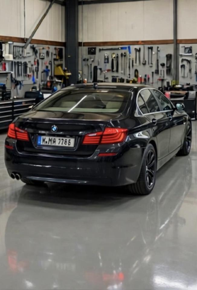 BMW 5 Series 4dr Sdn 528i RWD 2015