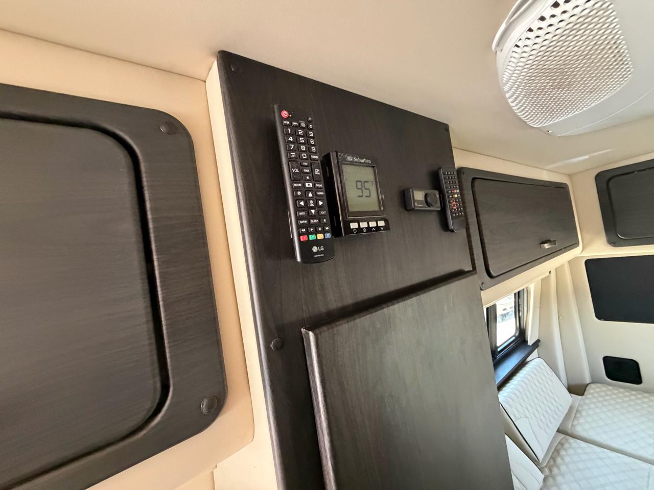 Mercedes-Benz Sprinter Van 3500 High Roof V6 170" RWD 2019