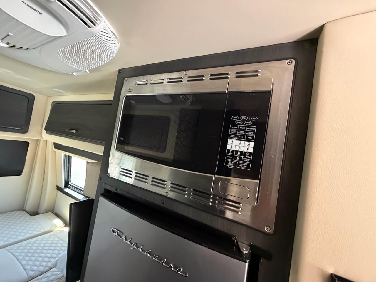 Mercedes-Benz Sprinter Van 3500 High Roof V6 170" RWD 2019