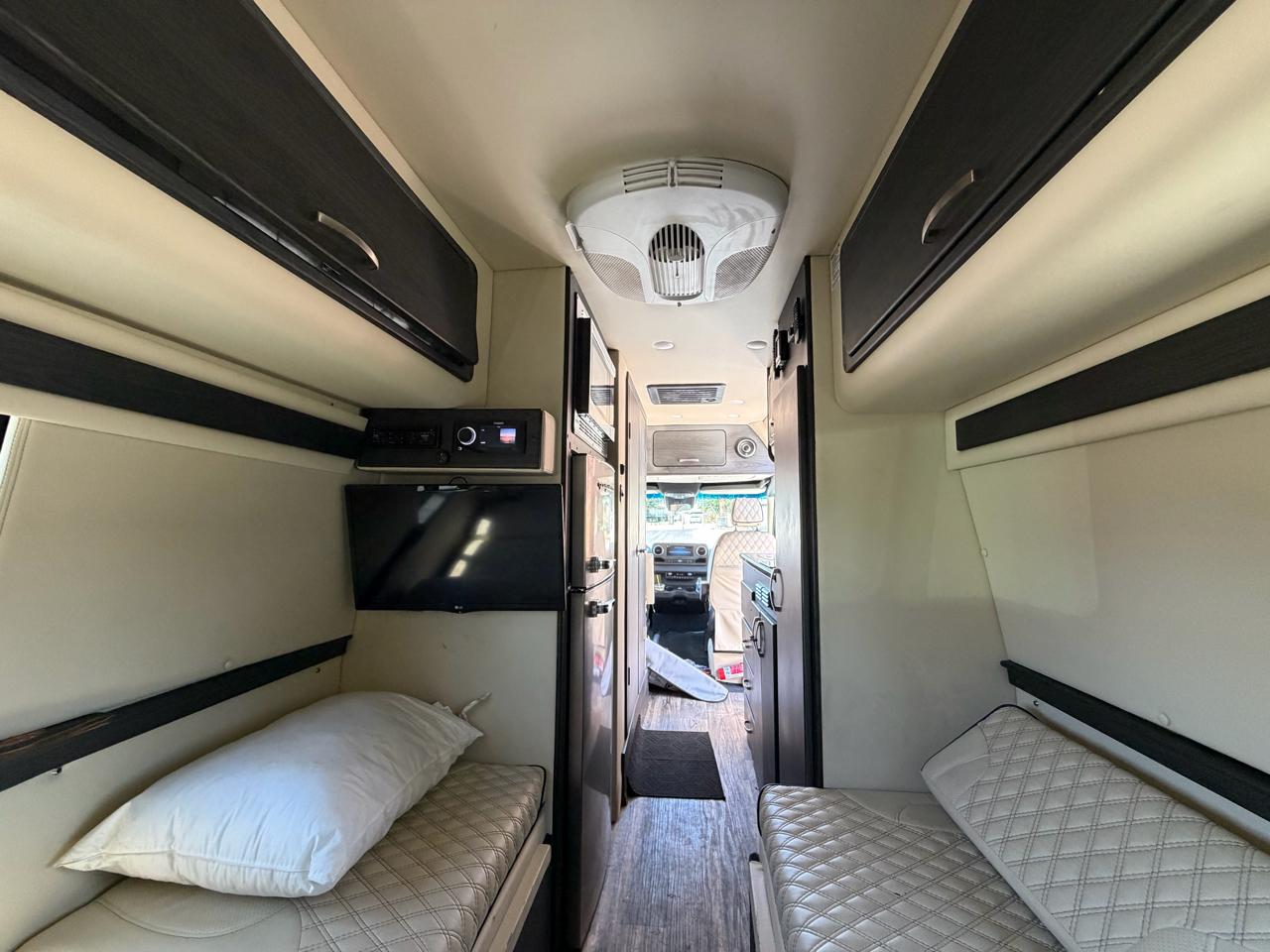 Mercedes-Benz Sprinter Van 3500 High Roof V6 170" RWD 2019