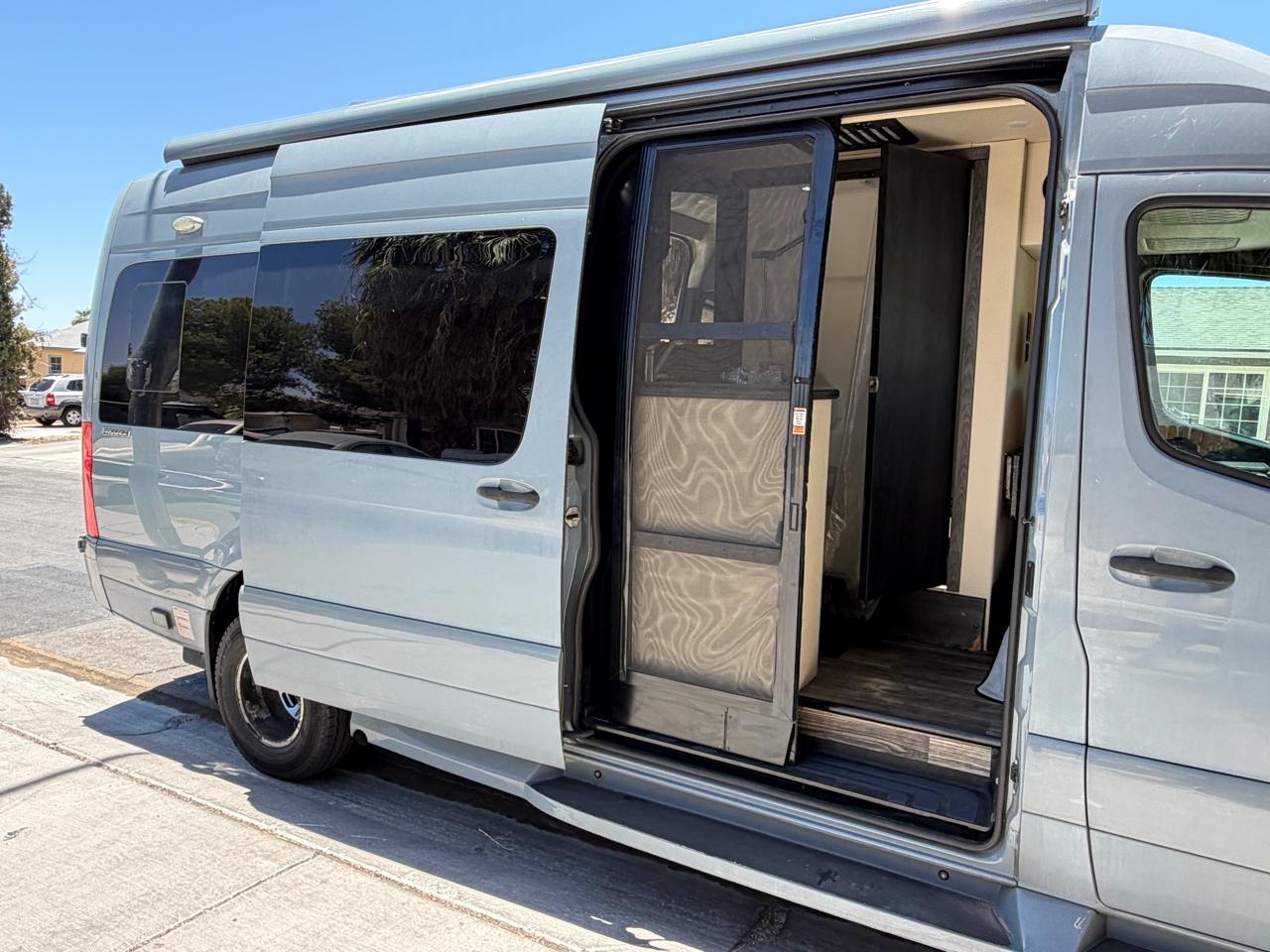 Mercedes-Benz Sprinter Van 3500 High Roof V6 170" RWD 2019