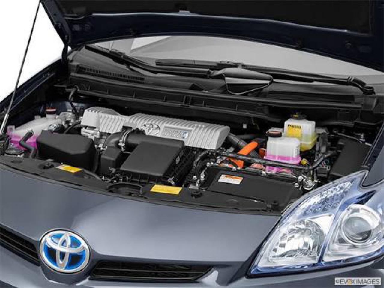 Toyota Prius Plug-In 5dr HB Advanced (Natl) 2015
