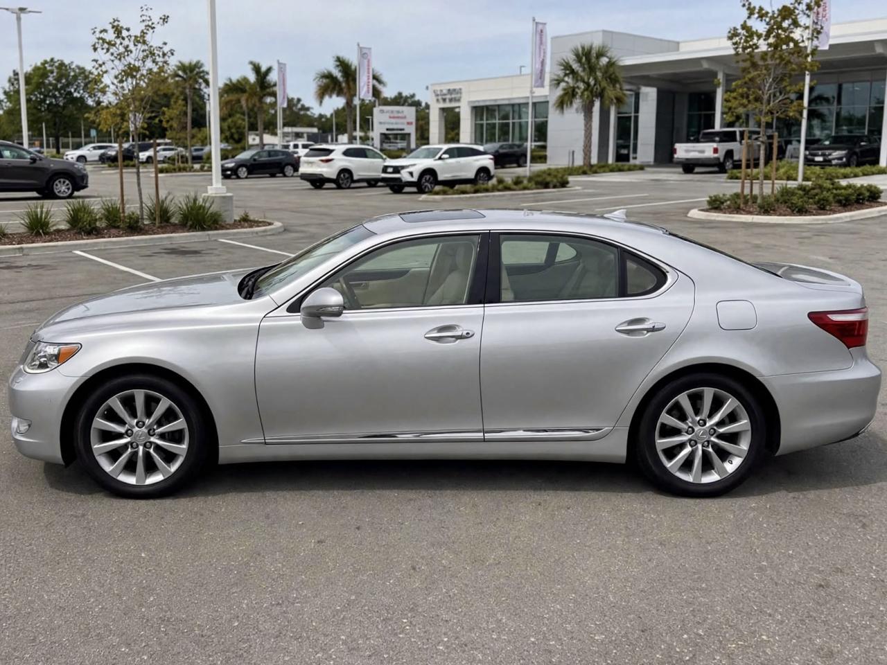 Lexus LS 460 4dr Sdn RWD 2012