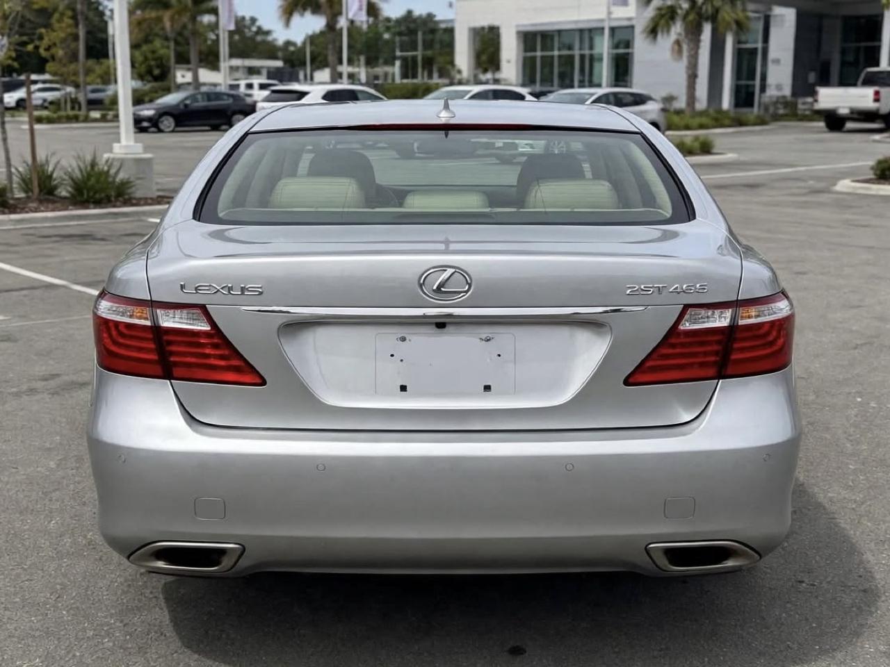 Lexus LS 460 4dr Sdn RWD 2012