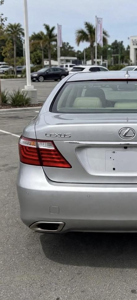 Lexus LS 460 4dr Sdn RWD 2012