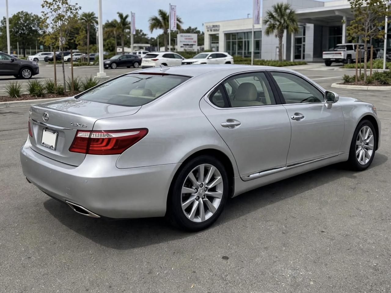 Lexus LS 460 4dr Sdn RWD 2012