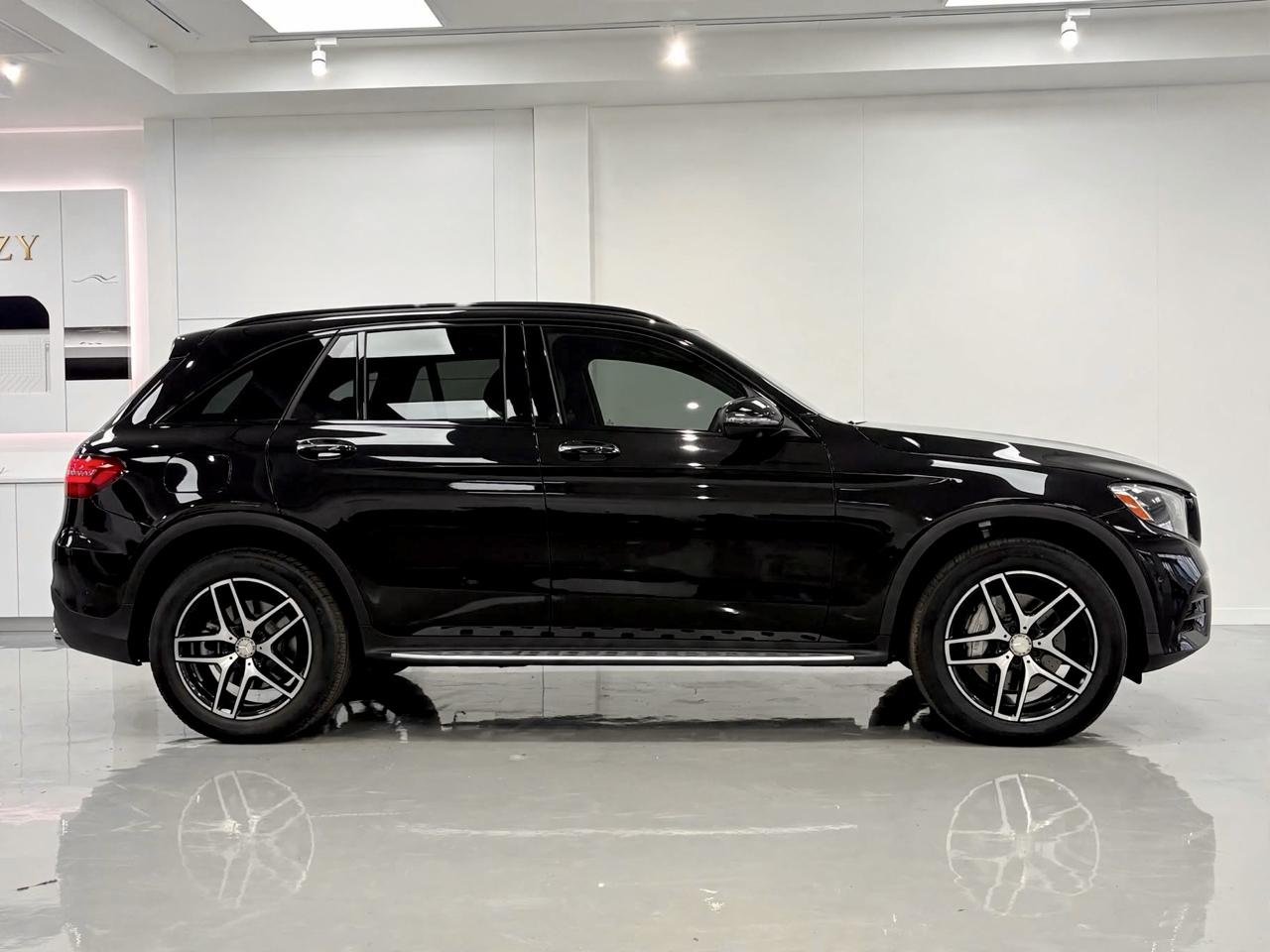 Mercedes-Benz GLC GLC 300 4MATIC SUV 2017