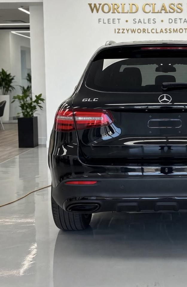 Mercedes-Benz GLC GLC 300 4MATIC SUV 2017