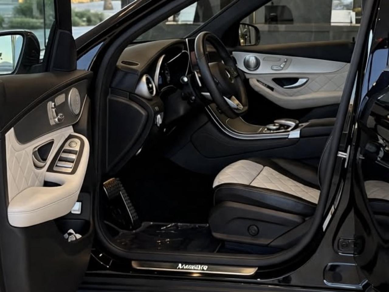 Mercedes-Benz GLC GLC 300 4MATIC SUV 2017