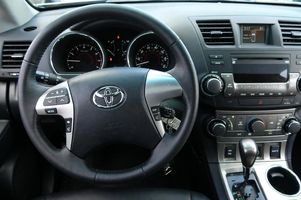 Toyota Highlander FWD 4dr V6 (Natl) 2012