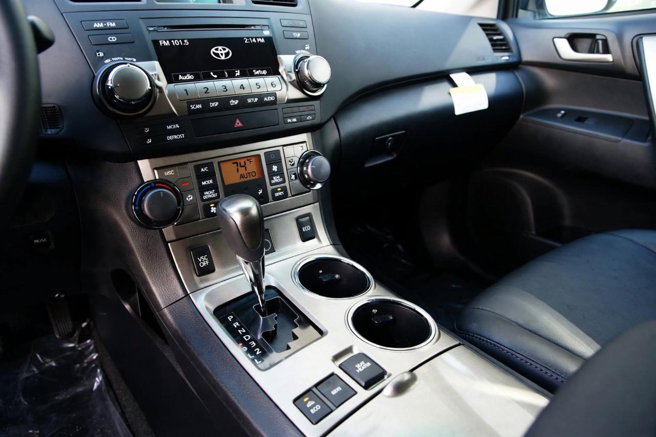 Toyota Highlander FWD 4dr V6 (Natl) 2012