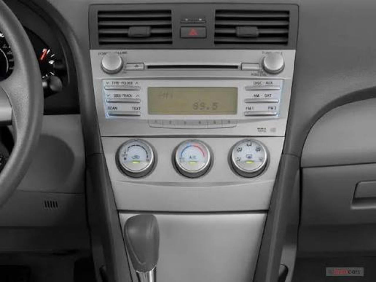 Toyota Camry 4dr Sdn I4 Man LE (Natl) 2011