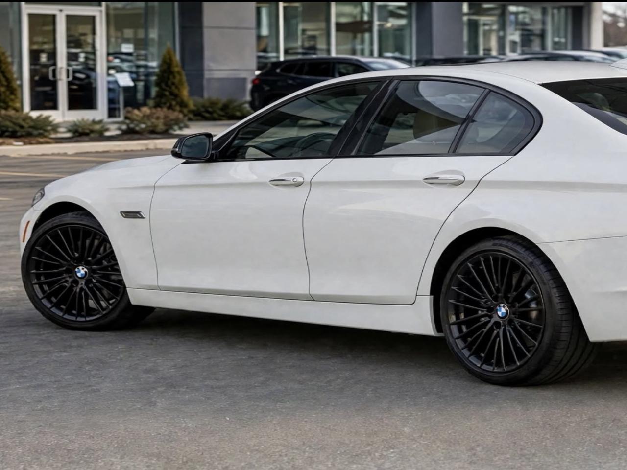 BMW 5 Series 4dr Sdn 535i RWD 2014