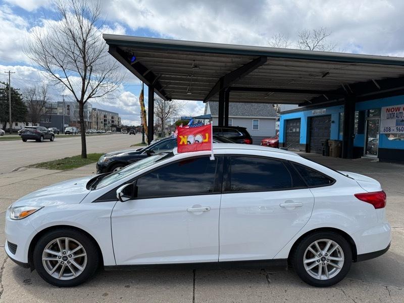 Ford Focus SE Sedan 2016