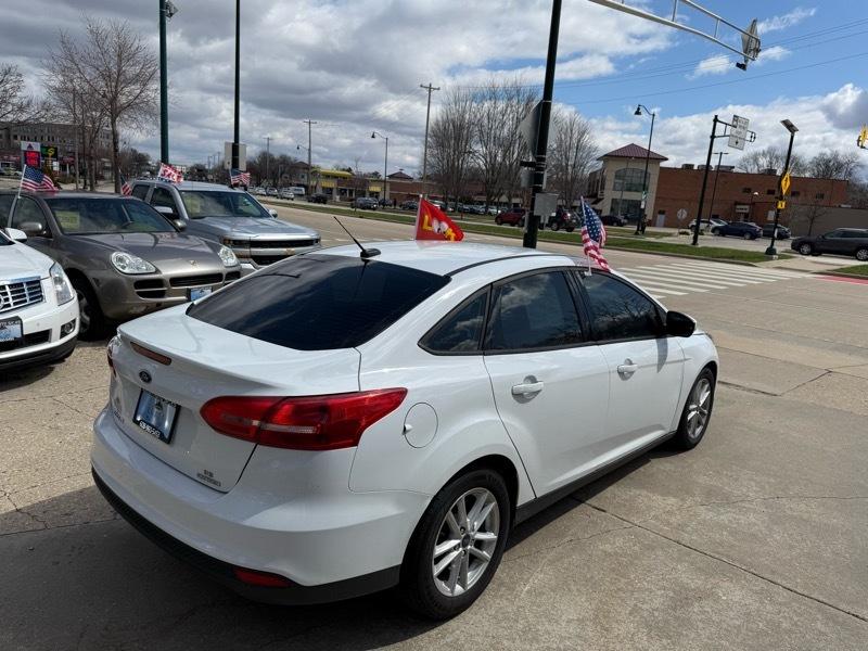 Ford Focus SE Sedan 2016