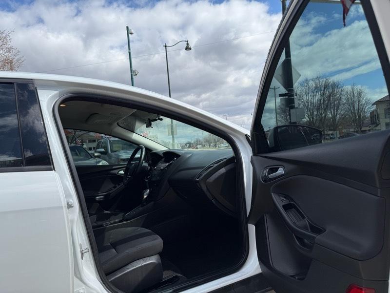 Ford Focus SE Sedan 2016