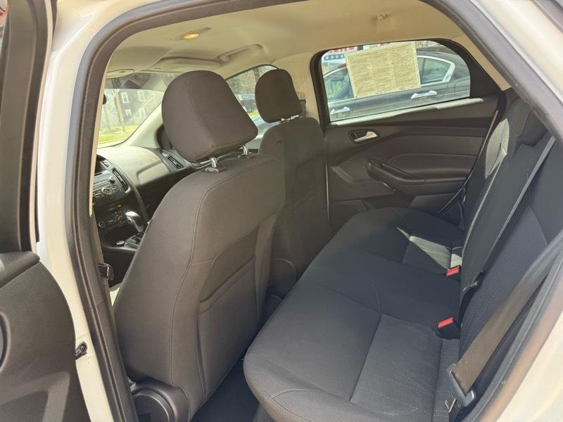 Ford Focus SE Sedan 2016