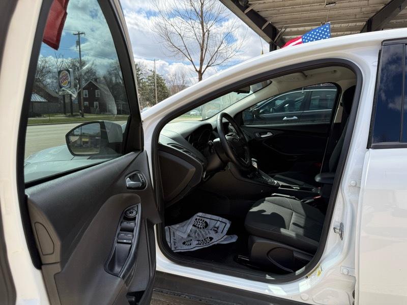 Ford Focus SE Sedan 2016