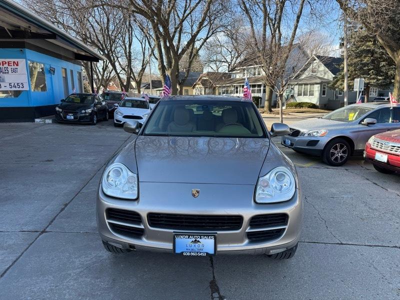 2005 Porsche Cayenne Base
