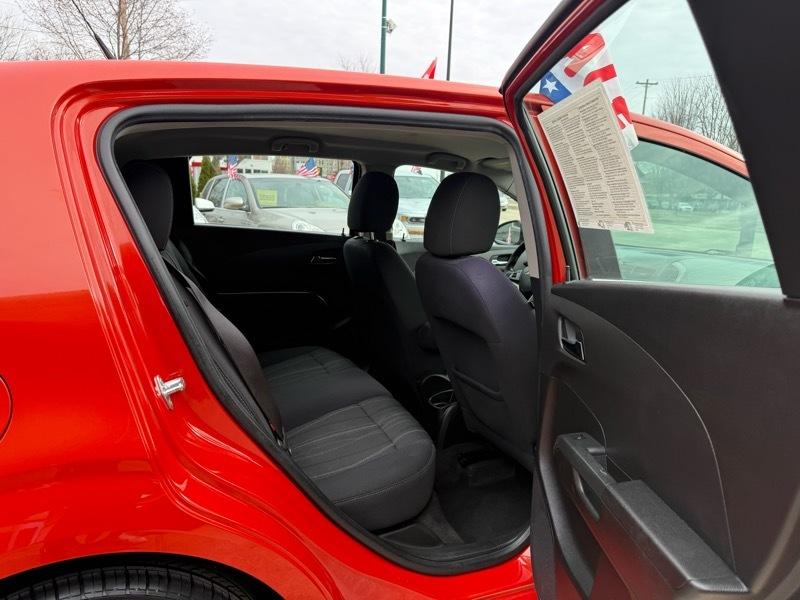 Chevrolet Sonic LT 4D Hatchback 2012