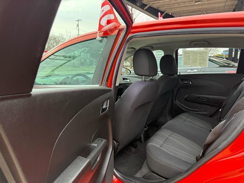 Chevrolet Sonic LT 4D Hatchback 2012