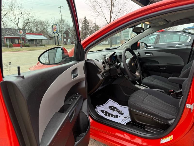 Chevrolet Sonic LT 4D Hatchback 2012