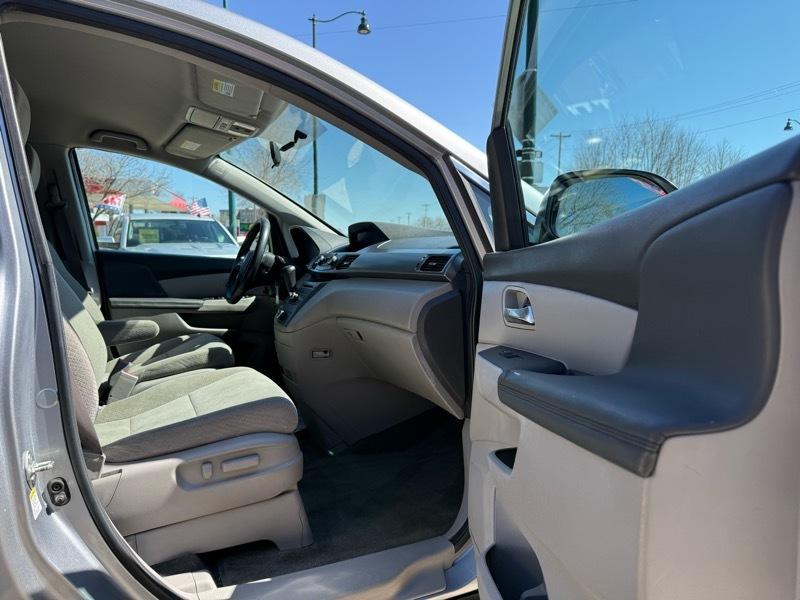 Honda Odyssey 5dr 7-Passenger LX 2016