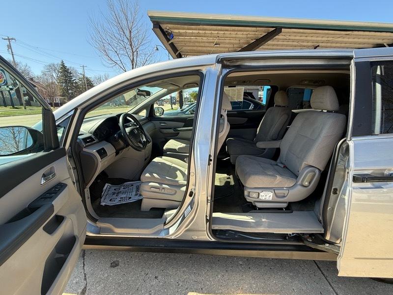 Honda Odyssey 5dr 7-Passenger LX 2016
