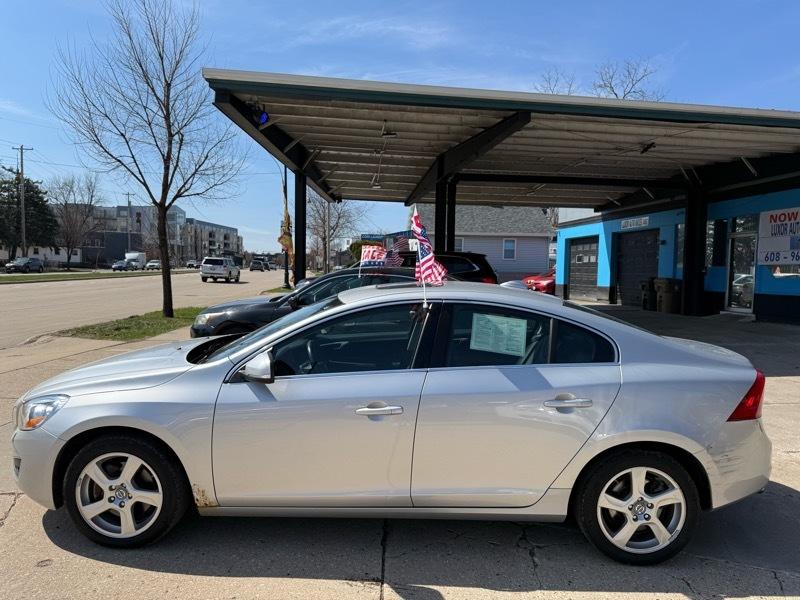 Volvo S60 FWD 4dr Sdn T5 2012