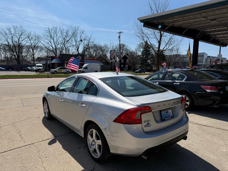 Volvo S60 FWD 4dr Sdn T5 2012