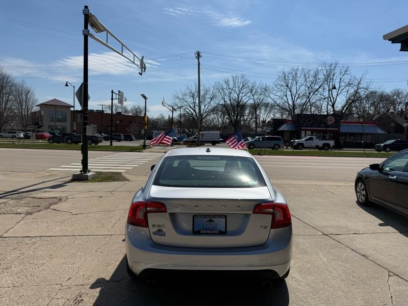 Volvo S60 FWD 4dr Sdn T5 2012