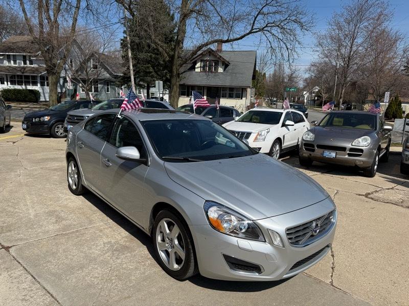 Volvo S60 FWD 4dr Sdn T5 2012
