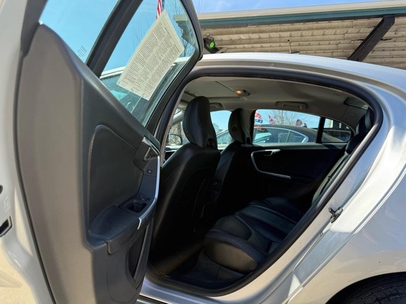 Volvo S60 FWD 4dr Sdn T5 2012