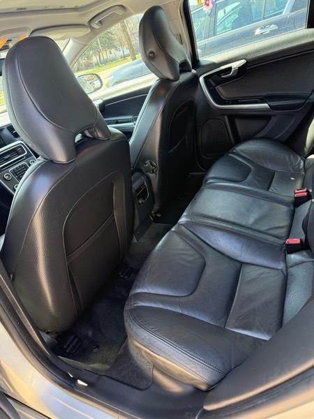 Volvo S60 FWD 4dr Sdn T5 2012