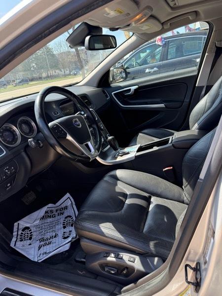 Volvo S60 FWD 4dr Sdn T5 2012