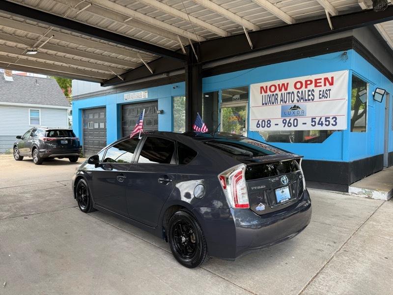 Toyota Prius Two 2015