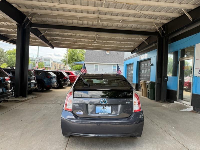 Toyota Prius Two 2015