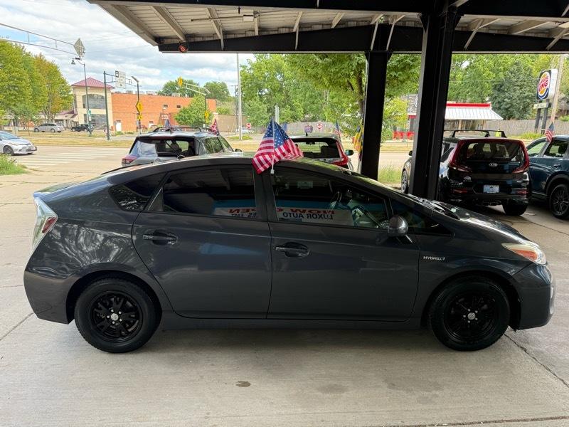Toyota Prius Two 2015