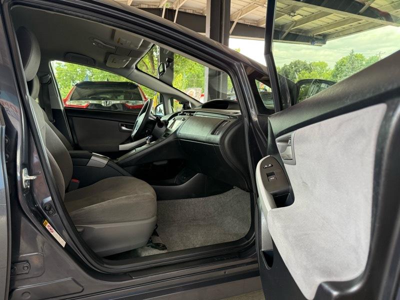 Toyota Prius Two 2015